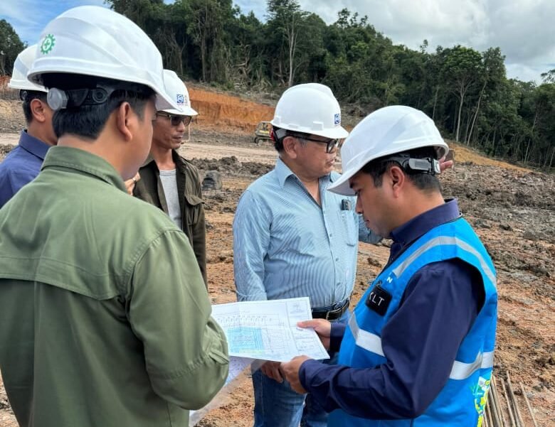 Site visit PLH Manager UPP KLT 1, Anrizal untuk meninjau progres pekerjaan di lokasi pembangunan GI 150kV Tempadung