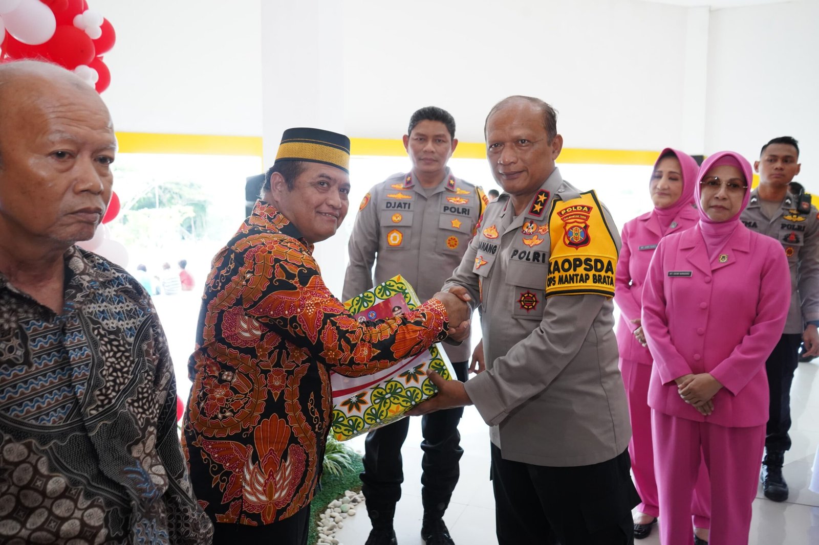 WhatsApp Image 2024 06 29 at 18.17.30 scaled Sambut HUT Bhayangkara ke-78, Polda Kaltim Gelar Kegiatan Bakti Kesehatan PROKALTIM