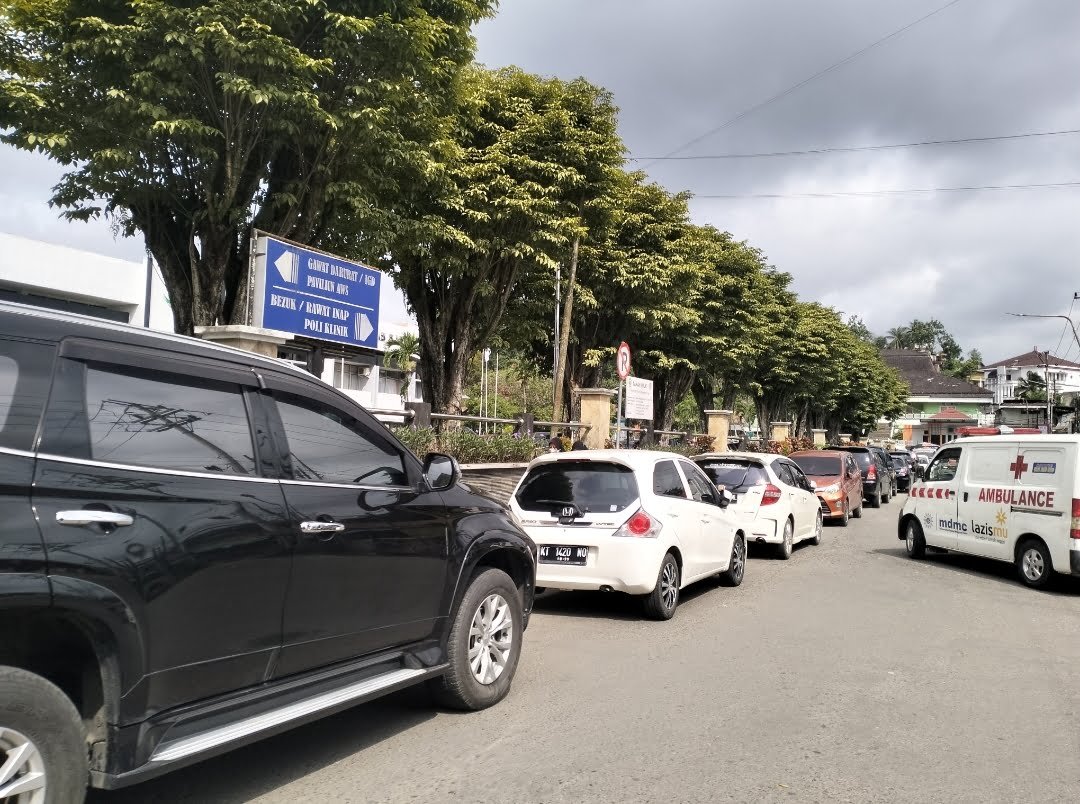 Jalur Emergency Menuju RSUD AWS Jadi Parkir Binaan, Dishub: Pemilik Apotek Sudah Minta Izin