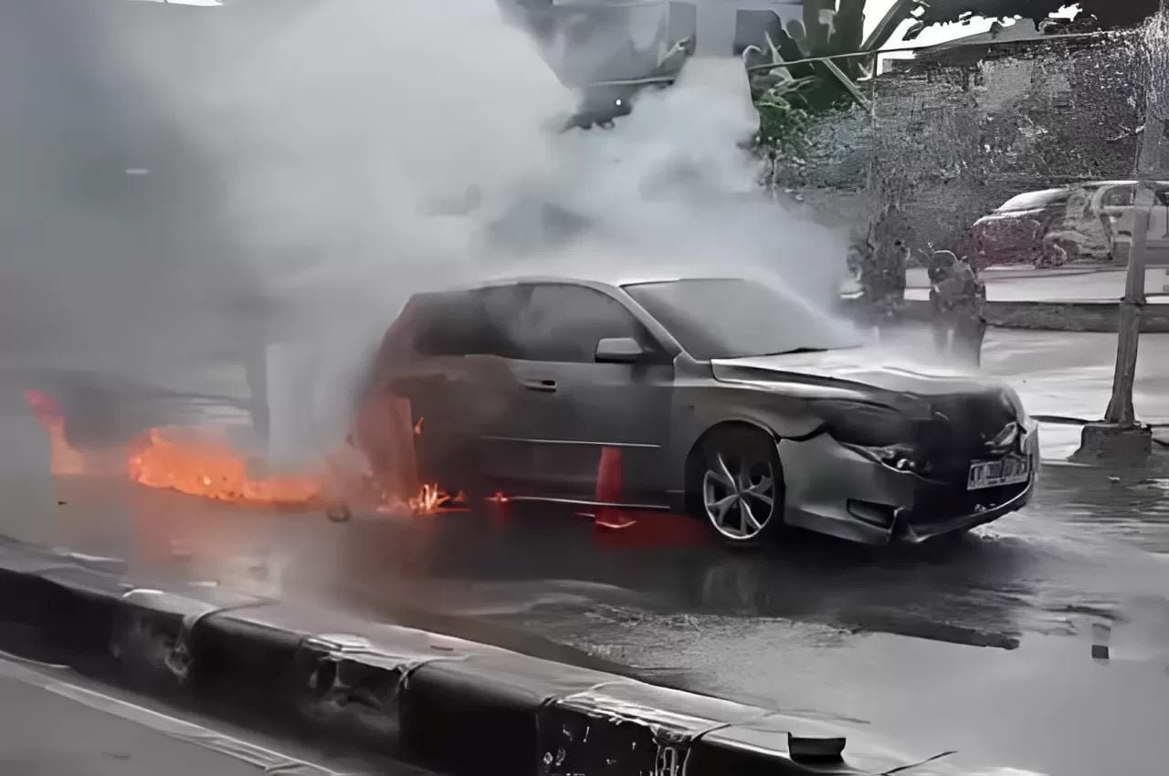 Mobil Mazda Baru Beli Terbakar di Balikpapan Baru