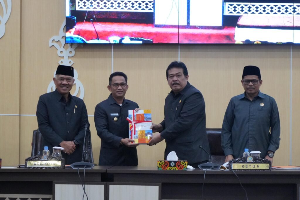 WhatsApp Image 2024 07 02 at 20.58.18 Rapat Paripurna DPRD, Pendapat Akhir, Tujuh Fraksi DPRD Balikpapan Setujui LKPJ APBD 2023 PROKALTIM