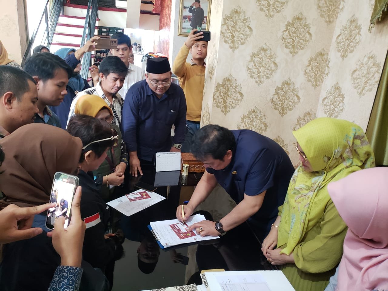 Petugas Pantarlih Coklit Ketua DPRD Sekeluarga, di Rumah Dinas Ketua DPRD Balikpapan