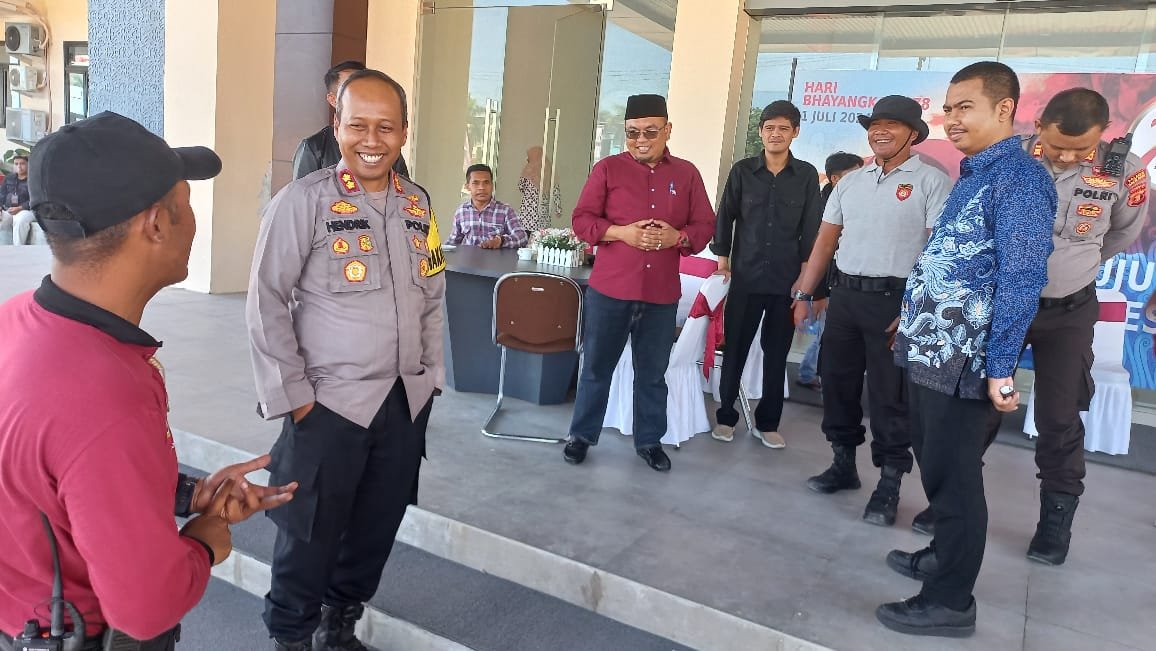Petugas Pemilu Balikpapan Saksikan Peragaan Pengamanan VVIP di Polresta Dalam Rangka Pilkada
