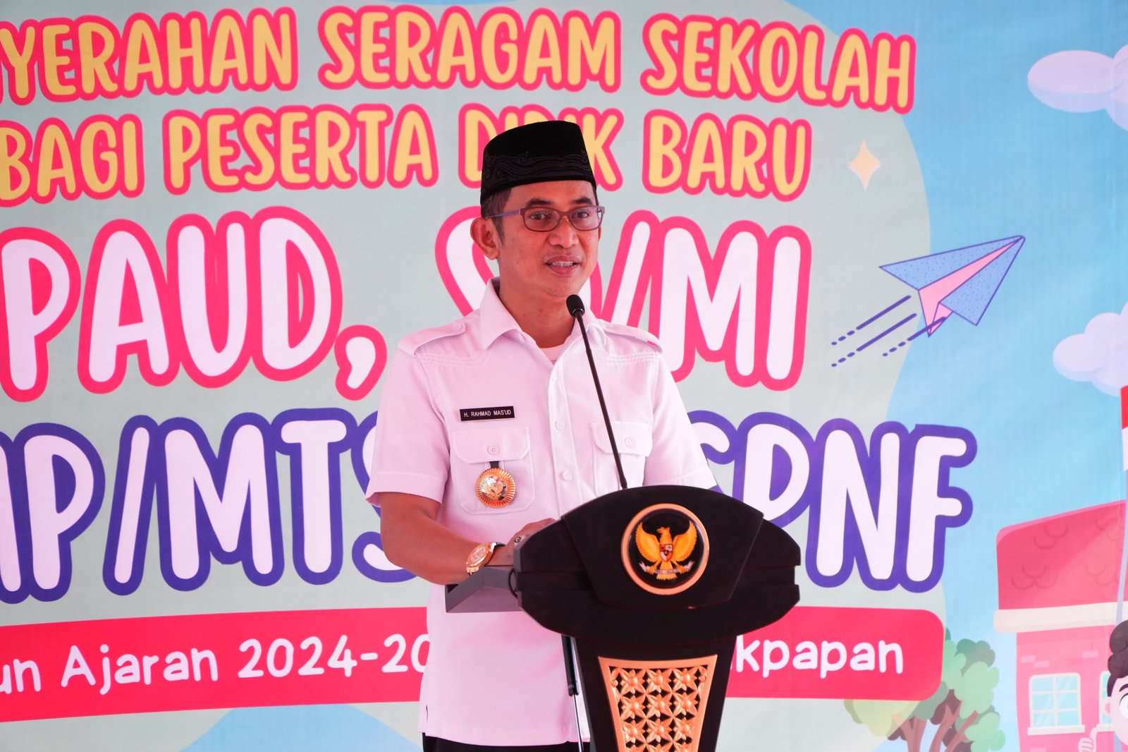 Pembagian 98 Ribu Seragam Sekolah Mulai Dilaksanakan Bertahap