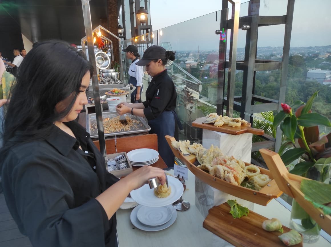 Launching FLAVASA All You Can Eat At Rooftop Terrace Hotel Platinum Balikpapan, Hanya Rp 228 Ribu Makan Sepuasnya