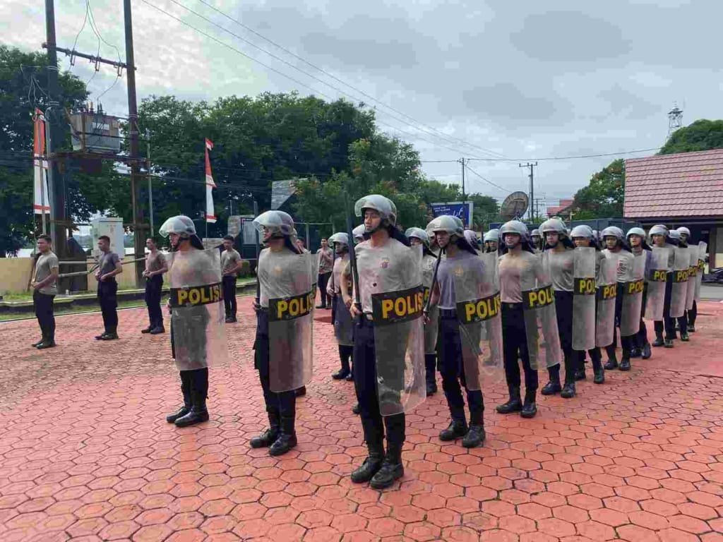 WhatsApp Image 2024 07 18 at 21.22.03 Tingkatkan Kemampuan Jelang Pilkada 2024, Sat Samapta Polres Kukar Gelar Latihan Dalmas PROKALTIM