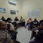 Cipta Kondisi Jelang Pilkada, Bhabinkamtibmas Tanjung Laut Indah, Tatap Muka Bersama Ketua PPK Kelurahan