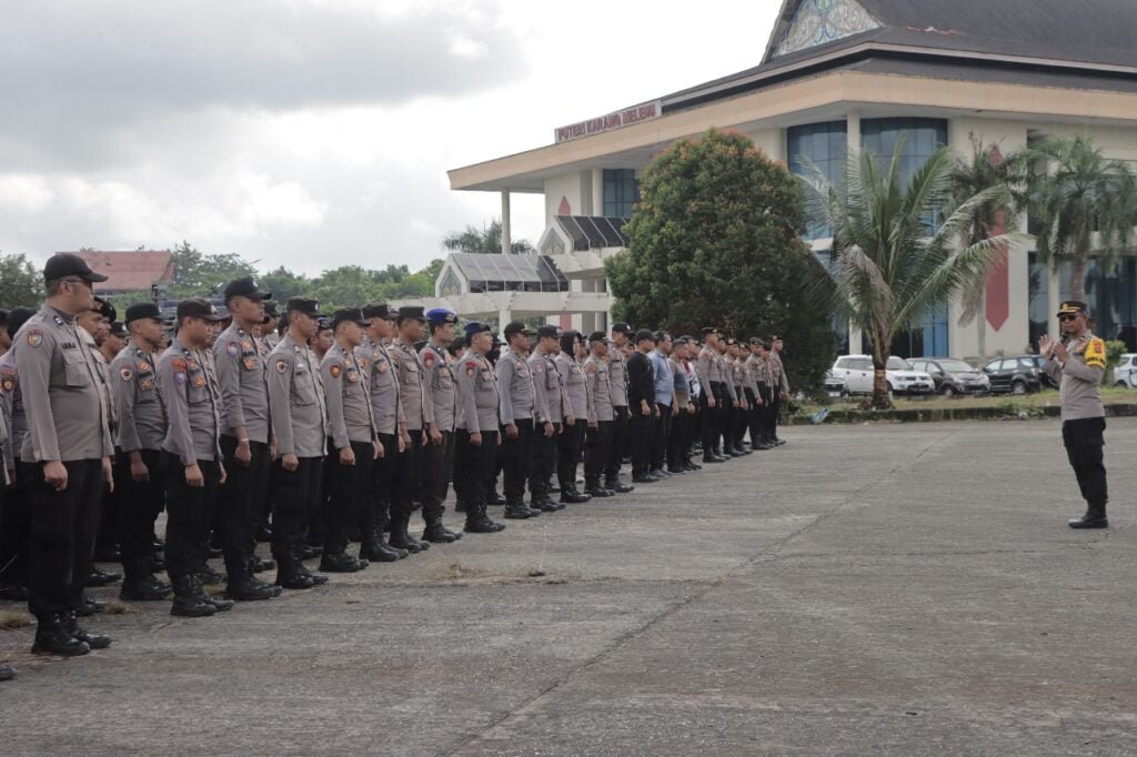 WhatsApp Image 2024 07 26 at 08.46.22 Dalam Rangka Menjelang Pilkada 2024, Polres Kukar Gelar Latihan Sispamkota di Gedung PKM Tenggarong Seberang PROKALTIM