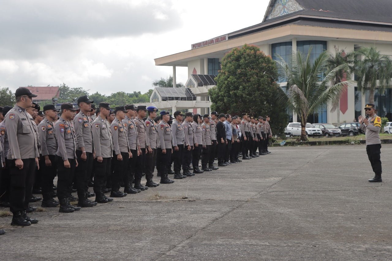 WhatsApp Image 2024 07 26 at 08.46.22 Dalam Rangka Menjelang Pilkada 2024, Polres Kukar Gelar Latihan Sispamkota di Gedung PKM Tenggarong Seberang PROKALTIM
