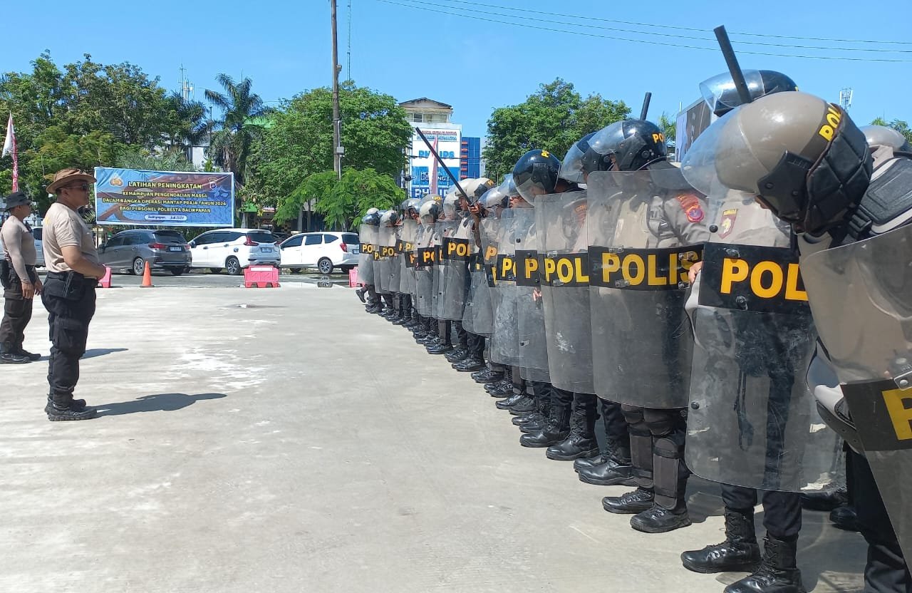 Mantapkan Kemampuan Pengendalian Massa Dalam Rangka Operasi Mantap Praja Tahun 2024