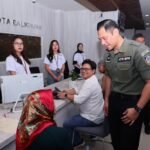 Pastikan Layanan Kementerian ATR/BPN Selalu Hadir, Menteri AHY Tinjau Layanan Tanah Akhir Pekan dan Serahkan Sertipikat Tanah Elektronik
