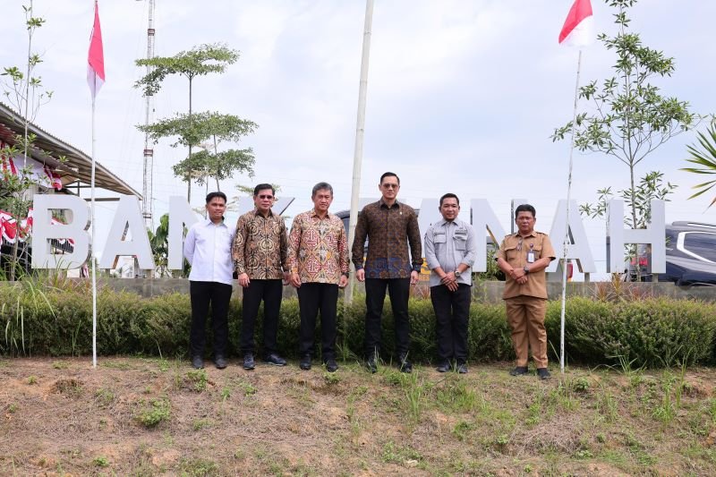 Akhiri Kegiatan di Kaltim, Menteri AHY Kunjungi Kantor Badan Bank Tanah di Penajam Paser Utara