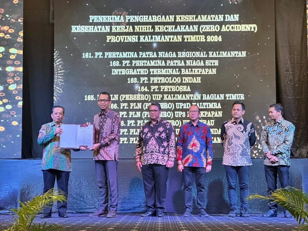 WhatsApp Image 2024 08 14 at 12.00.46 Jelang HUT RI ke-79, PLN UIP KLT Toreh Dua Penghargaan K3 dari Gubernur Kaltim PROKALTIM