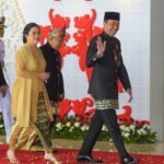 Tampil dengan Busana Adat Betawi, Jokowi Berpidato di Gedung Nusantara