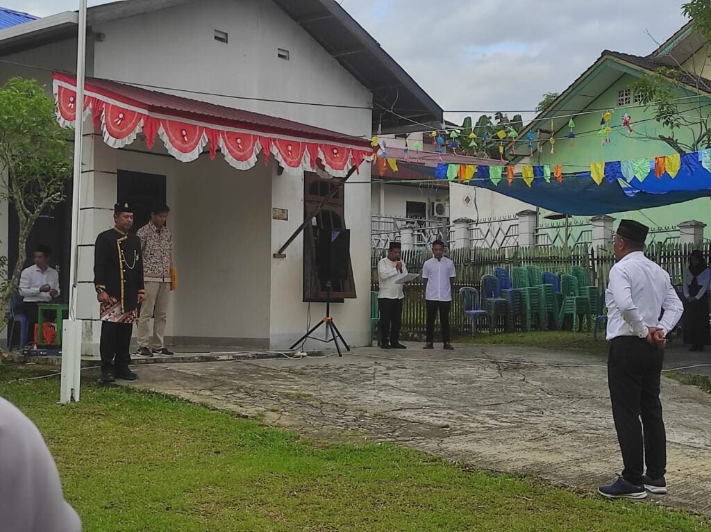 WhatsApp Image 2024 08 17 at 15.23.10 Warga RT 84 Karang Rejo Gelar Upacara Kemerdekaan RI, Lurah Karang Rejo: Berencana Akan Dinobatkan Menjadi Kampung Pancasila PROKALTIM