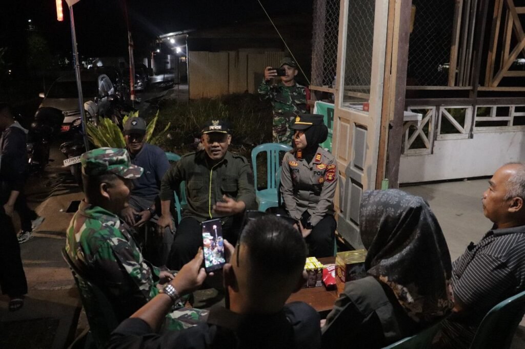 WhatsApp Image 2024 08 18 at 20.32.15 Kapolsek Tanjung Redeb Ikuti Patroli Gabungan Forkopimcam Menjelang Pilkada 2024 PROKALTIM