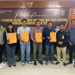 Polres Bontang Monitoring Penyerahan Berita Acara Hasil Pemeriksaan Kesehatan Bakal Pasangan Calon Pilkada di Kantor KPU Kota Bontang