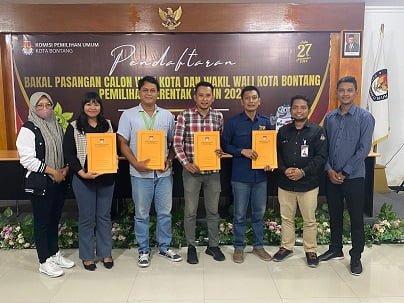 Polres Bontang Monitoring Penyerahan Berita Acara Hasil Pemeriksaan Kesehatan Bakal Pasangan Calon Pilkada di Kantor KPU Kota Bontang