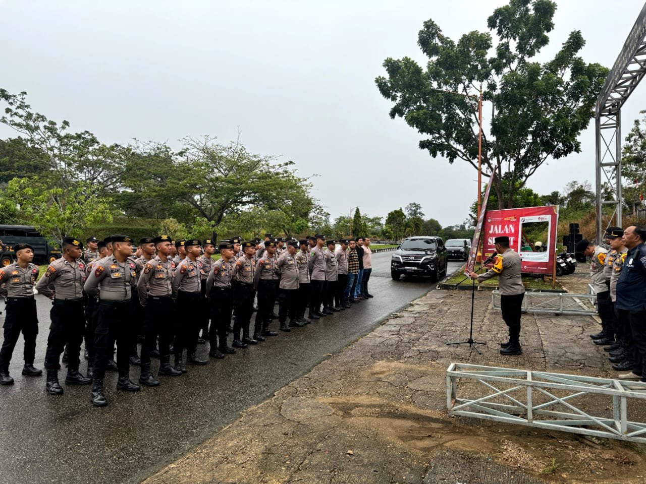 Polres Kutai Barat Gelar Pengamanan Pendaftaran Bakal Calon Bupati dan Wakil Bupati 2024