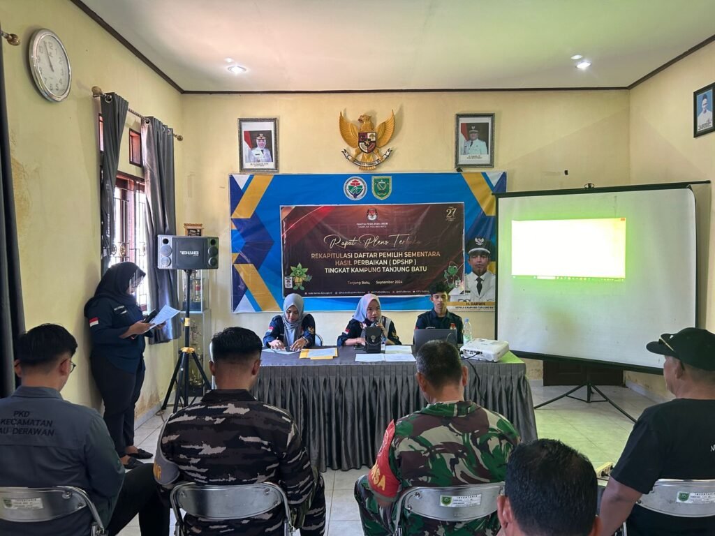 WhatsApp Image 2024 09 10 at 23.01.00 Bhabinkamtibmas Kampung Tanjung Batu Hadiri Rapat Pleno Terbuka Rekapitulasi DPSHP Pilkada 2024 PROKALTIM