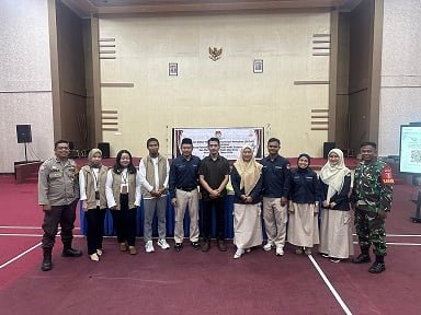 Polsek Bontang Barat laksanakan monitoring dan pengamanan Rapat Pleno Terbuka Rekapitulasi DPSHP tingkat Kec. Bontang Barat