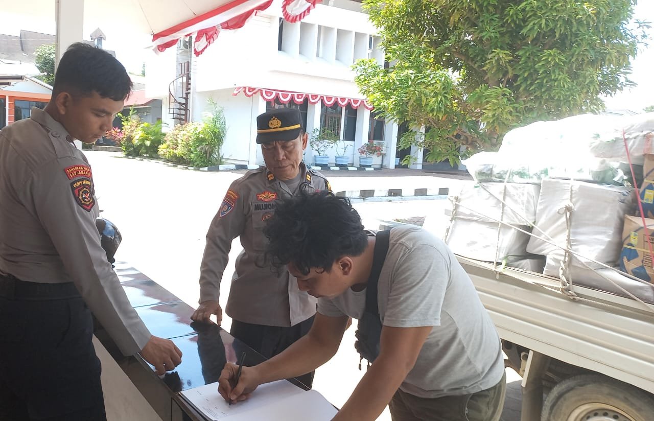 Tingkatkan Pengawasan Selama massa pemilukada di Penjagaan Kantor KPUD Balikpapan kepada Para Tamu dan Pengunjung