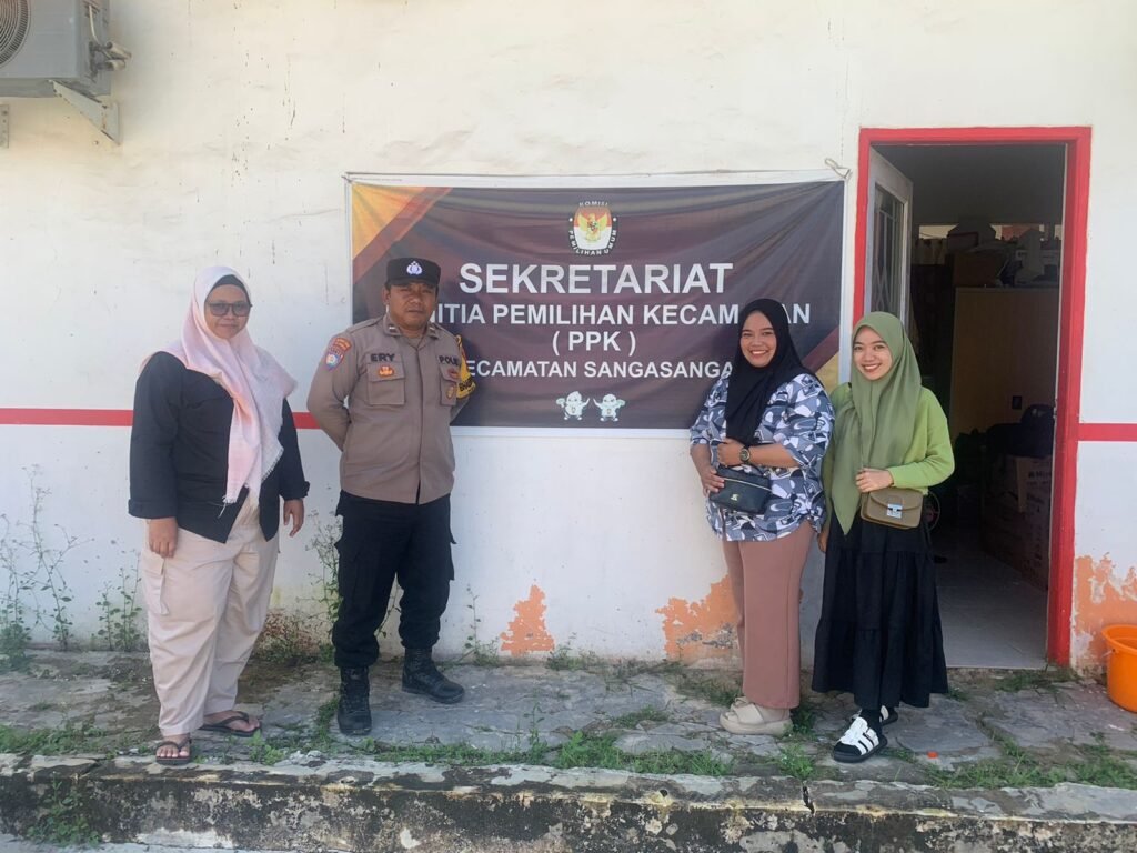 WhatsApp Image 2024 09 13 at 06.30.09 Polsek Sangasanga Gelar Patroli Pengamanan di Posko Panwaslu dan Sekretariat PPK PROKALTIM