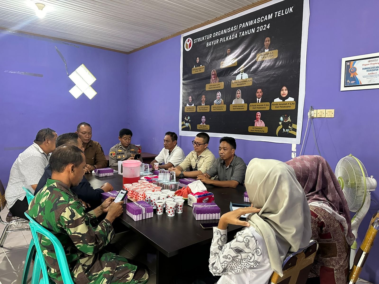 Polsek Teluk Bayur Hadiri Rapat Koordinasi Penertiban Alat Peraga Sosialisasi Pilkada Serentak 2024