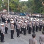 Ratusan Personel Polresta Balikpapan Siap Amankan Pengundian Nomor Urut Paslon Pilkada di Kantor KPUD Balikpapan