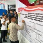 Pastikan Kondusif, Polres Bontang amankan jalannya Rapat Pleno Pengundian Nomor Urut Pasangan Calon Walikota Bontang dan Deklarasi Damai