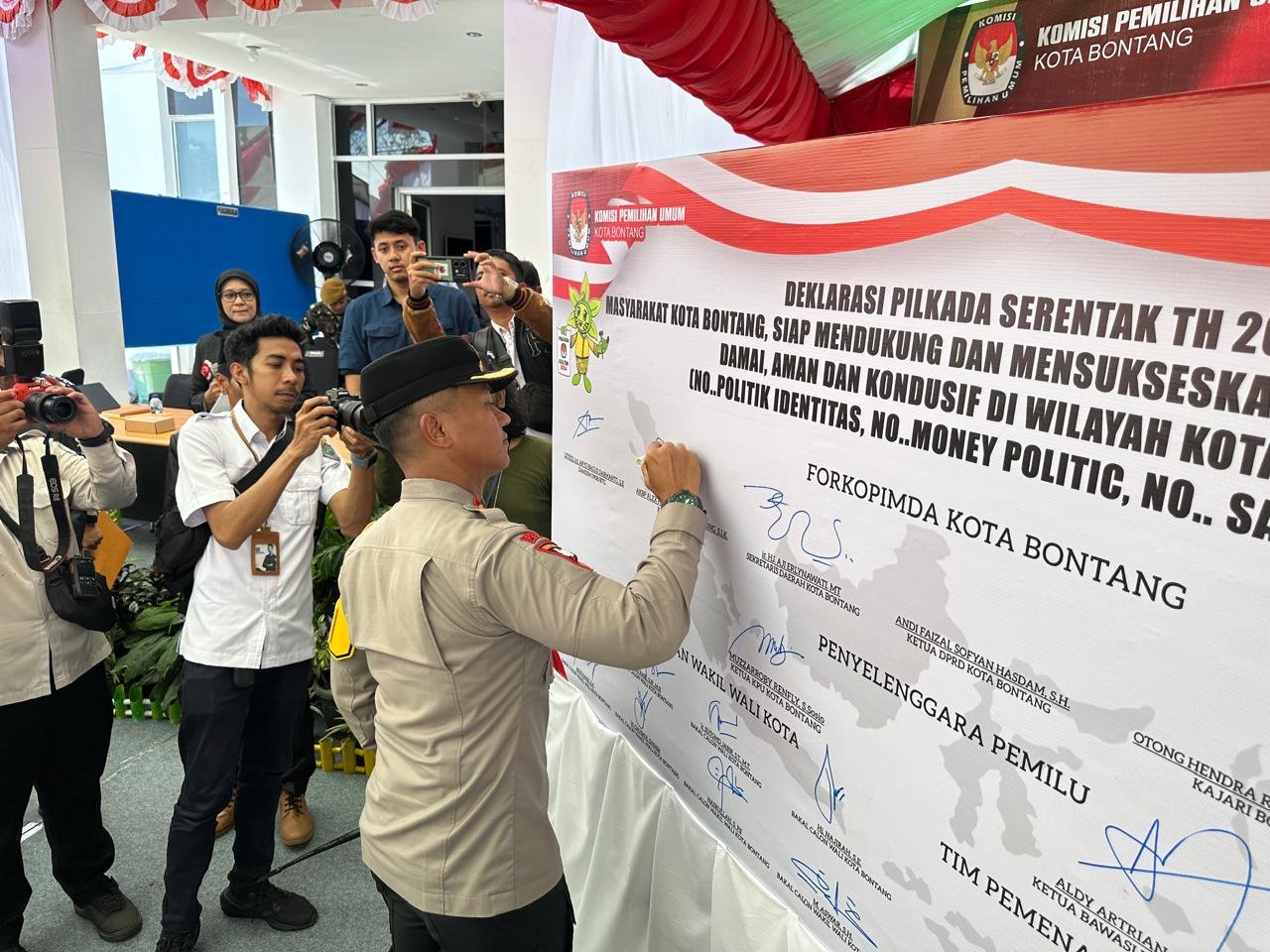 WhatsApp Image 2024 09 25 at 19.51.04 Pastikan Kondusif, Polres Bontang amankan jalannya Rapat Pleno Pengundian Nomor Urut Pasangan Calon Walikota Bontang dan Deklarasi Damai PROKALTIM
