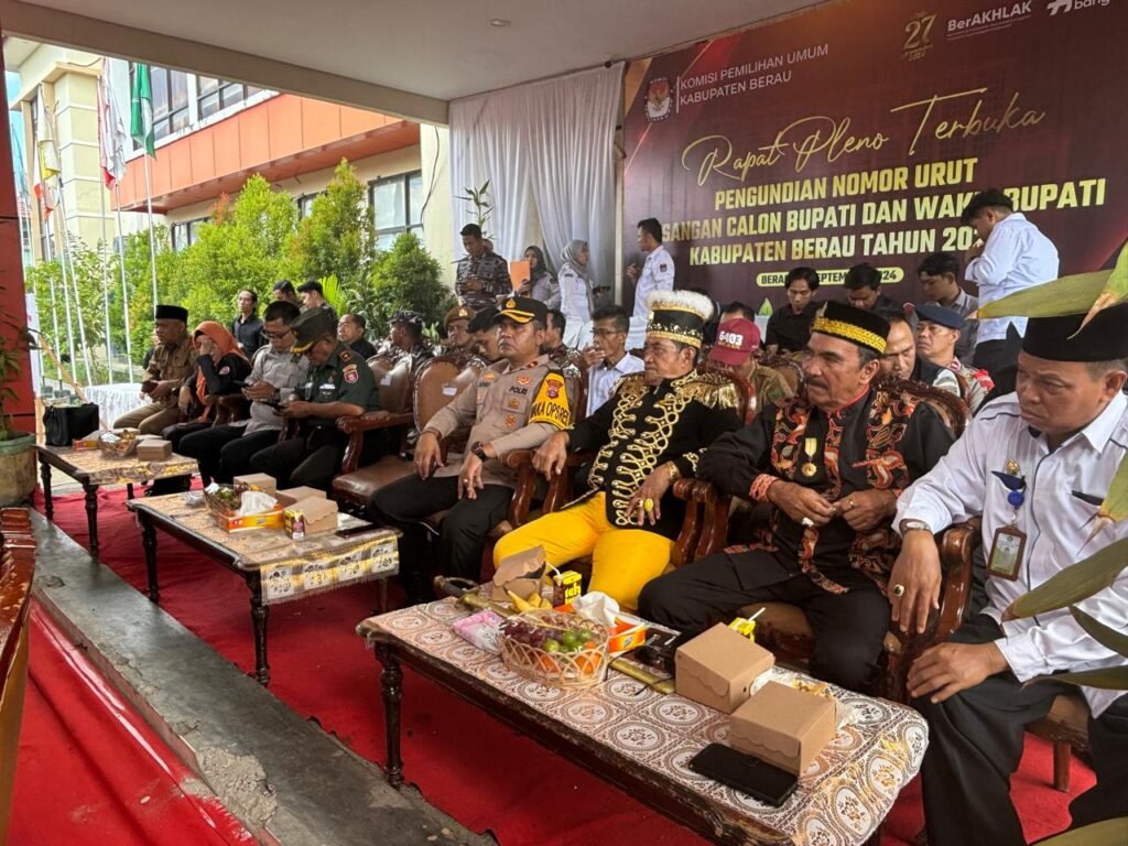 WhatsApp Image 2024 09 25 at 19.52.03 Wakapolres Berau Hadiri Pengundian Nomor Urut Paslon Bupati dan Wakil Bupati PROKALTIM
