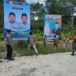 Jajaran Polres Berau dan Bawaslu Gelar Penertiban Alat Peraga Sosialisasi Pilkada Serentak 2024