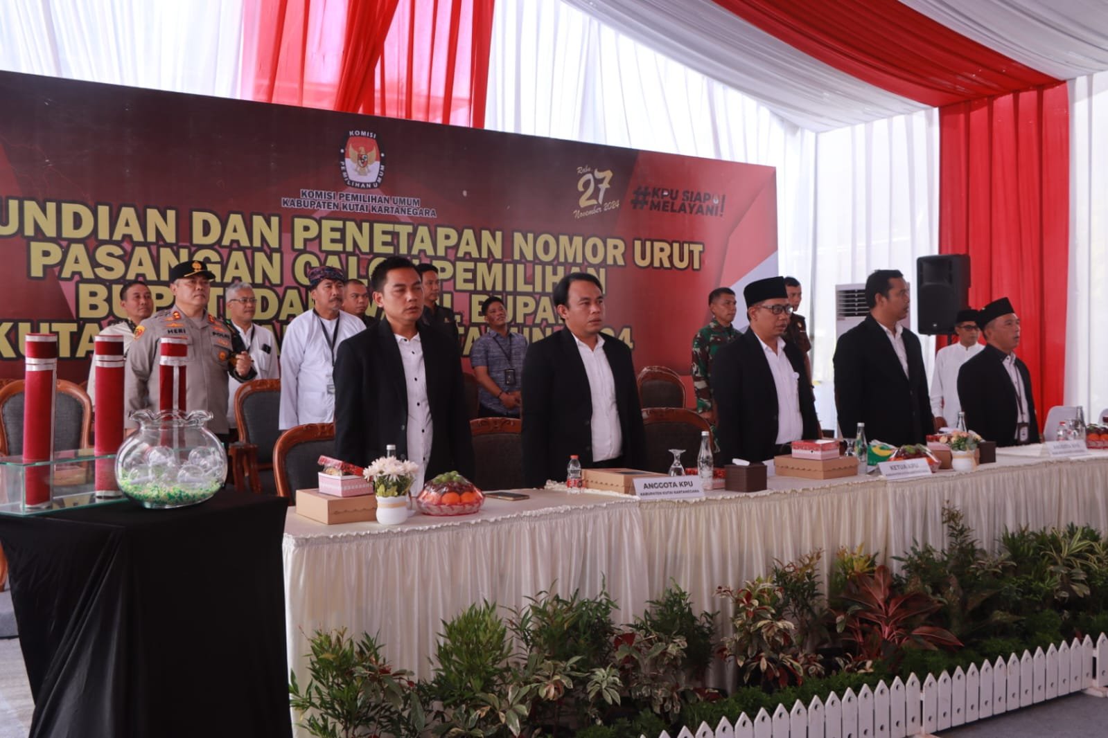 WhatsApp Image 2024 09 25 at 19.59.26 Hadiri Pengundian dan Penetapan Nomor Urut Pasangan Calon, Kapolres Kukar Tekankan Pemilu Damai PROKALTIM