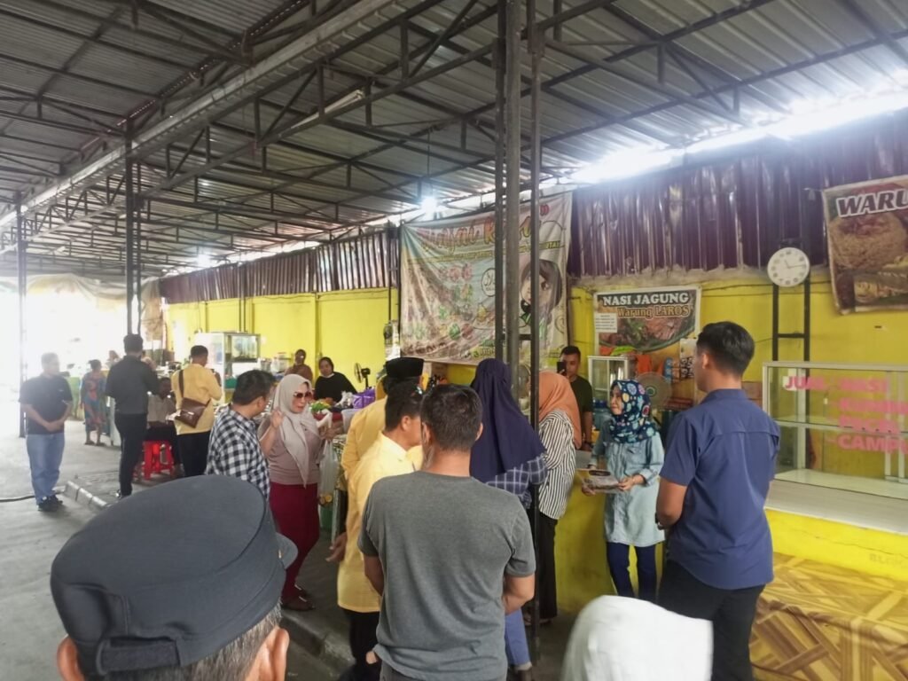 WhatsApp Image 2024 09 25 at 20.03.17 Polres Bontang laksanakan pengamanan Kampanye Tatap Muka Paslon Walikota di Pasar Telihan PROKALTIM