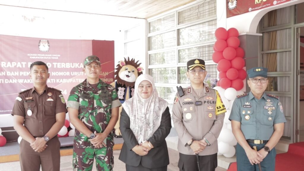 WhatsApp Image 2024 09 25 at 20.05.13 Polres Kutai Timur Amankan Pengundian dan Penetapan Nomor Urut Paslon Bupati dan Wakil Bupati di KPU Kabupaten Kutai Timur PROKALTIM