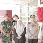 Polres Kutai Timur Amankan Pengundian dan Penetapan Nomor Urut Paslon Bupati dan Wakil Bupati di KPU Kabupaten Kutai Timur