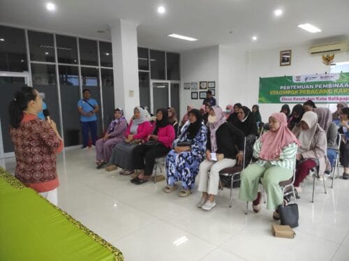 WhatsApp Image 2024 09 27 at 21.04.26 Pemkot Balikpapan Menggelar Pembinaan Para PKL untuk Memberikan Jaminan Keamanan Pangan PROKALTIM