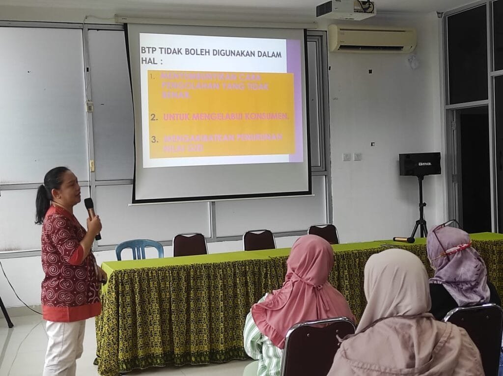 WhatsApp Image 2024 09 27 at 21.05.13 Pemkot Balikpapan Menggelar Pembinaan Para PKL untuk Memberikan Jaminan Keamanan Pangan PROKALTIM