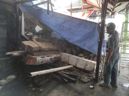 Diguyur Hujan, Rumah di Gunung Sari Ulu Balikpapan Ambruk Akibat Longsor PROKALTIM 2 WhatsApp Image 2024 09 30 at 21.25.16 Diguyur Hujan, Rumah di Gunung Sari Ulu Balikpapan Ambruk Akibat Longsor PROKALTIM