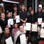 Serahkan Sertipikat Tanah Elektronik bagi Masyarakat di Kawasan Taman Nasional Bromo, Menteri AHY Harapkan UMKM Pariwisata Berkembang