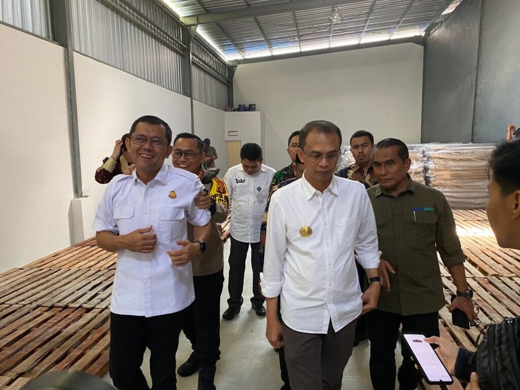 WhatsApp Image 2024 10 05 at 08.49.00 Pjs Wali Kota Balikpapan Tinjau Gudang Logistik KPU, Persiapan Pilkada PROKALTIM
