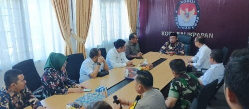 WhatsApp Image 2024 10 05 at 08.49.51 Pjs Wali Kota Balikpapan Tinjau Gudang Logistik KPU, Persiapan Pilkada PROKALTIM