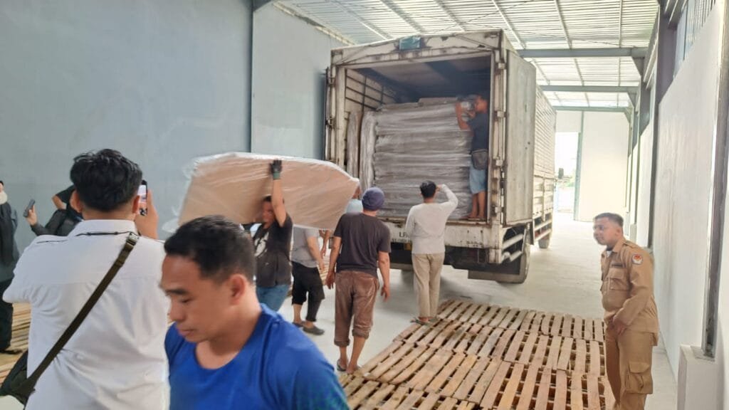 WhatsApp Image 2024 10 09 at 15.25.16 Satuan Tugas Preentiv OMP Polresta Balikpapan PAM dan Pantau kedatang Logistik Pilkada di Gudang KPU Balikpapan PROKALTIM