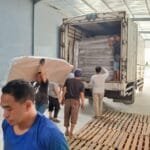Satuan Tugas Preentiv OMP Polresta Balikpapan PAM dan Pantau kedatang Logistik Pilkada di Gudang KPU Balikpapan