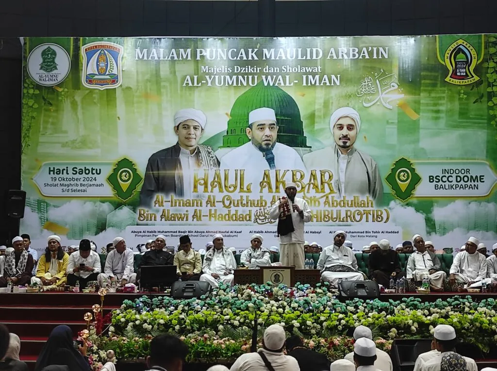 WhatsApp Image 2024 10 21 at 11.10.19 Sekitar 5 Ribu Jamaah yang Hadir di Malam Puncak Maulid Arbain di BSCC Dome Balikpapan PROKALTIM