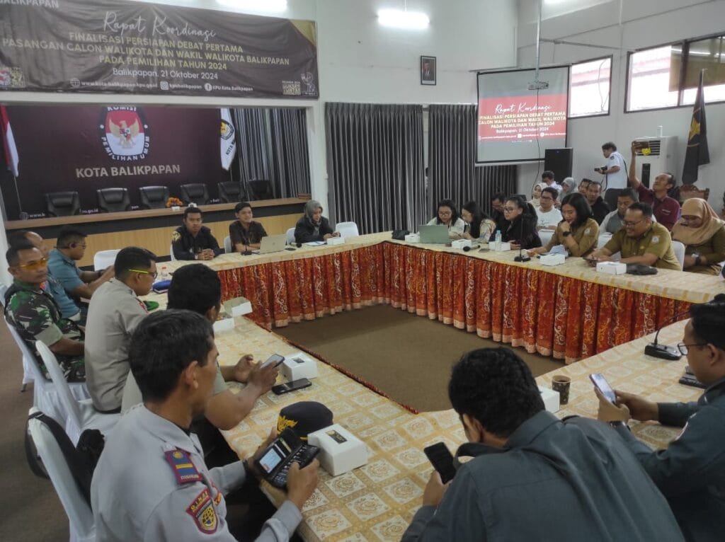WhatsApp Image 2024 10 22 at 21.39.58 KPU Gelar Rakor Finalisasi Persiapan Debat Pertama Paslon Wali Kota dan Wakil Wali Kota Balikpapan Pada Pilkada 2024 PROKALTIM