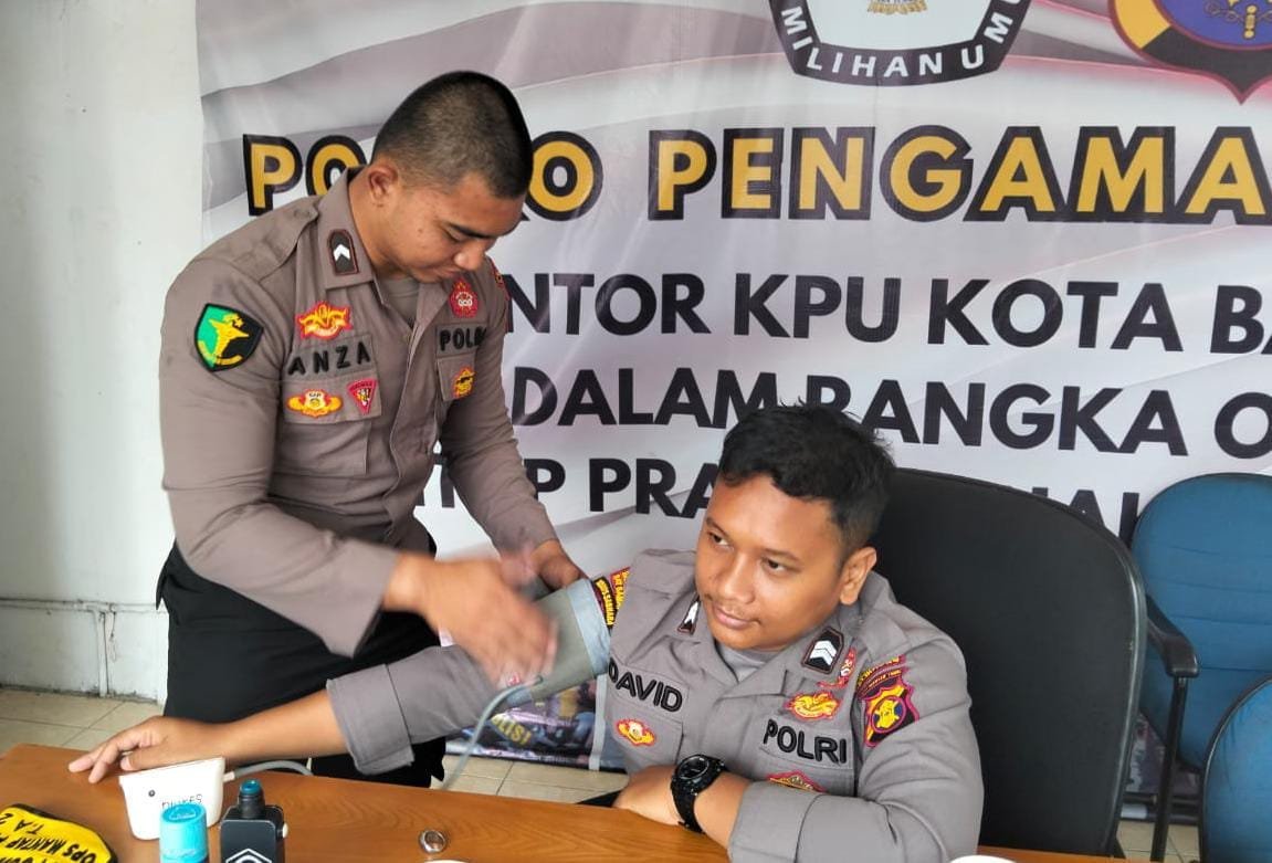 WhatsApp Image 2024 10 22 at 22.01.19 Sub satgas Dokes Berikan Yankes kepada Personil Jaga Massa Pilkada berlangsung Di Polresta Balikpapan PROKALTIM