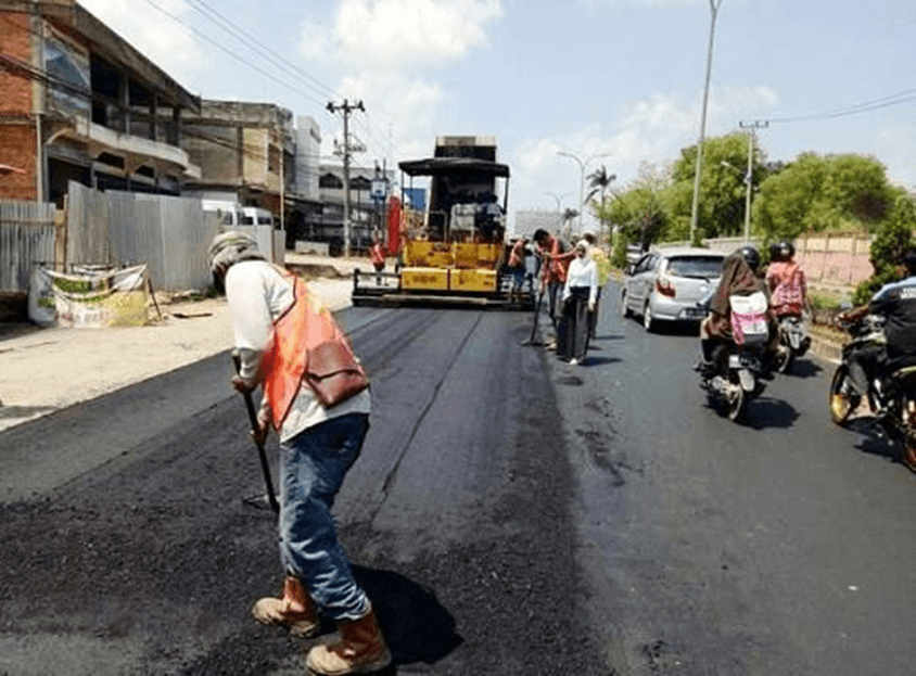 Jaga Keselamatan Pengendara, DPUPR PPU Rawat Jalan Berlubang