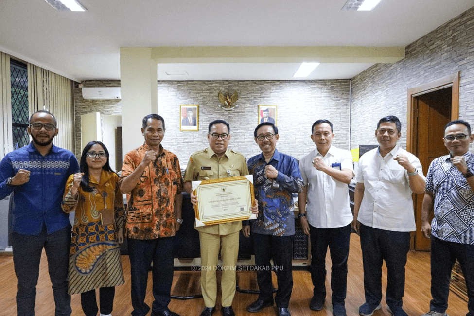 Pj Bupati Makmur Marbun Menerima Penghargaan dari KASN